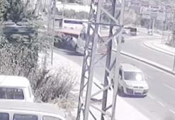 Arnavutköy'de kömür yüklü TIR'ın konteyneri yola devrilmesi kamerada