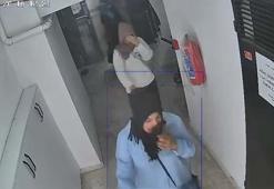 3 kadının dairedeki hırsızlık girişimi kamerada