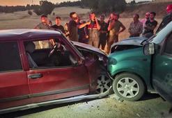 Otomobille çarpışan hafif ticari aracın sürücüsü ile eşi öldü