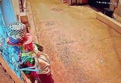 Palyaço kıyafetli 17 yaşındaki şüpheli yakalandı; elinde bıçak değil, bisiklet kornası varmış