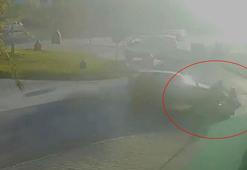 Otomobille çarpışan motosiklet sürücüsü yaralandı; kaza anı kamerada