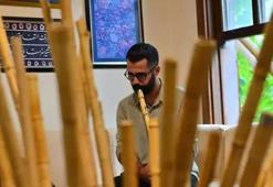 İmal ettiği neylerle neyzenlik geleneğini sürdürüyor