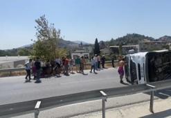 Aydın'da turistleri taşıyan minibüs devrildi: 7 yaralı