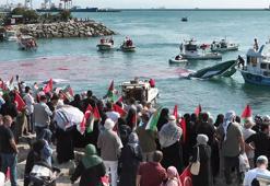 Gazze için İstanbul Boğazı'nda 50 metrelik flama açıldı