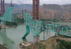 Çin’de inşaat halindeki köprü çöktü: 12 ölü