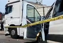 Öğrencileri taşıyan minibüs TIR’a çarptı: 2 ölü, 10 yaralı