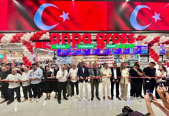 Anpa Gross, açılışa özel ilk bin kişiye, kişi başı 1000 TL'lik hediye çeki dağıttı