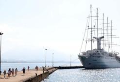 Yelkenli yolcu gemisi Club Med 2, Alanya Limanı'na demirledi