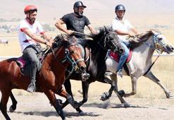 Erzurum'da 'rahvan at'lar tozu dumana kattı