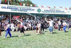 Uluslararası Sultangazi Belediyesi Geleneksel Karakucak Güreşleri’ne yoğun ilgi