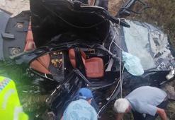 Otomobil, 5 metre yükseklikten menfezin önüne uçtu: 2 ölü, 3 yaralı