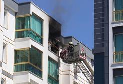 8 katlı binanın son katında yangın; 3 itfaiye eri dumandan etkilendi