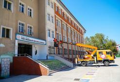 Ümraniye Belediyesi’nden okullara yeni dönem öncesi bakım ve onarım desteği