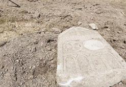 Çorum'da kanal çalışması sırasında tarihi mezar taşı bulundu