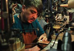 Küçük yaşta neyini süslemek için başladığı sedefkarlık sanatını geleceğe taşıyor