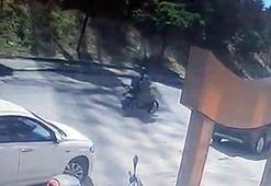 Motosikletin yayaya çarptığı kaza kamerada