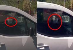 Bir ayağı cam kenarında araç kullandı; o anlar kamerada