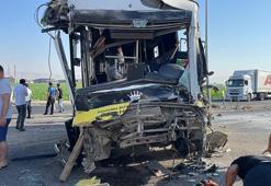Özel halk otobüsü ile TIR çarpıştı: 1 ölü, 9 yaralı