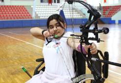 Depremde bacaklarını kaybeden okçu Feyza'nın hedefi madalya