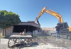 Kapadokya'da kaçak yapılan otel ile restoran yıkıldı