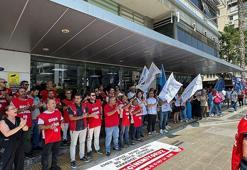 Karşıyaka Belediyesi işçi ve memurlarından iş bırakma eylemi