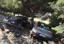 Şişli’de sürücüsünün fren yerine gaza bastığı öne sürülen cip ağaçlık alana düştü