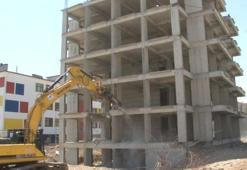 Karot beton dayanımının yetersiz olduğunu öğrenen müteahhit, 5 katı tamamlanan binayı yıktırdı