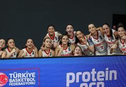 16 Yaş Altı Kız Milli Basketbol Takımı, yarı finale yükseldi