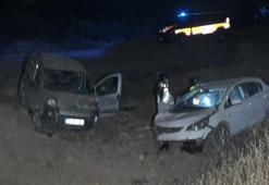 Elazığ’da hafif ticari araç ile otomobil çarpıştı: 9 yaralı
