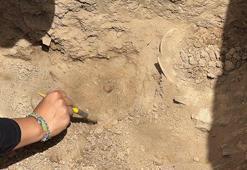 Beçin Kalesi'nde MÖ 6'ncı yüzyıla ait seramikler ve oyun zarları bulundu