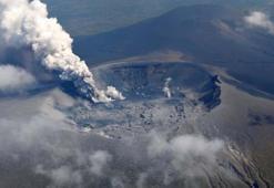 Japonya'daki Şinmoe Yanardağı'nda patlama