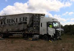 Çekmeköy'de TIR'ın çarptığı jandarma aracı su kanalına düştü; 5 yaralı