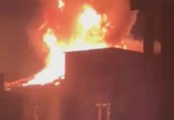 Beyoğlu’nda yangın çıkan dairedeki tüp patladı, mahalle halkı sokağa döküldü