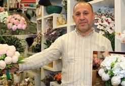 Antalya'da yaz düğünlerinde 'şakayık' buketler öne çıktı