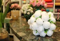Antalya'da yaz düğünlerinde 'şakayık' buketler öne çıktı