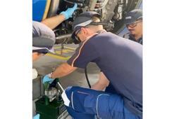 CEO Kownatzki bu kez de teknik personel oldu, uçakları kontrol etti