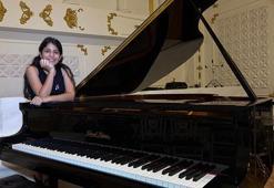 11 yaşındaki piyaniste, İngiltere'den üniversite seviyesinde diploma