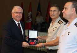 Bakan Güler, üst rütbeye terfi eden personel için düzenlenen törene katıldı