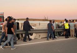 Afyonkarahisar’da otomobil ile minibüs çarpıştı: 10 yaralı