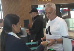 Jose Mourinho, tek başına Türkiye’den ayrıldı