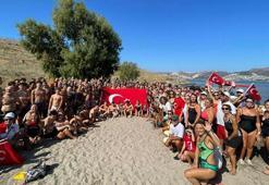 Çelebi Adası'na ulaşıp, Türk bayrağı açtılar