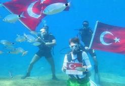 Fethiye'de su altında Türk bayrakları açtılar