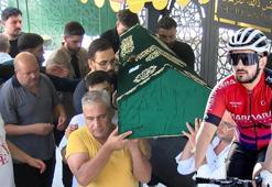 Bağcılar'da kazada hayatını kaybeden bisiklet sporcusu son yolculuğuna uğurlandı