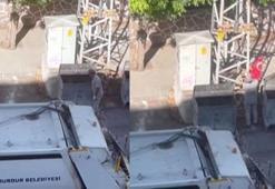 Temizlik işçisinin bayrak hassasiyeti