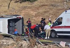 Diyarbakır’da minibüs devrildi: 2 ölü, 14 yaralı