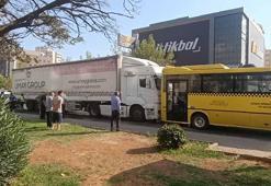 TIR, halk otobüsüne çarptı; 2'si ağır 3 yaralı