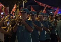 Bursa'da '30 Ağustos' coşkusu fener alayıyla kutlandı