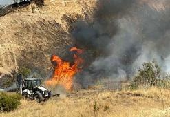 Manisa'daki yangında, alevler fabrikalara sıçramadan kontrol altına alındı
