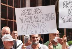 Karadolap Mahallesi’nde yaşayanlardan Eyüpsultan Belediyesi önünde imar planı eylemi