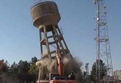 Depremde hasar gören 51 yıllık su kulesinin yıkımı yapıldı